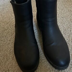 Maurice’s black boots